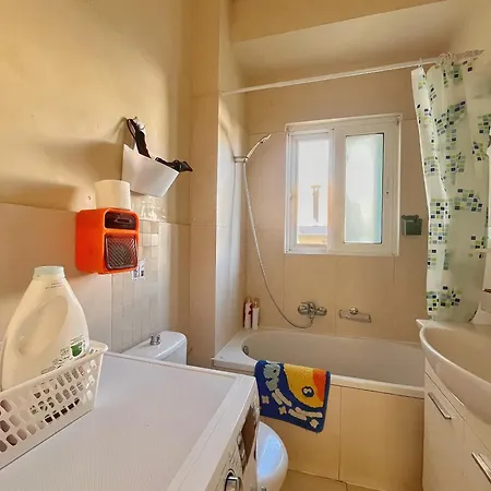 Apartment Summer Sunflowers In Glyfada *
