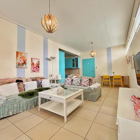 Apartment Summer Sunflowers In Glyfada Athens